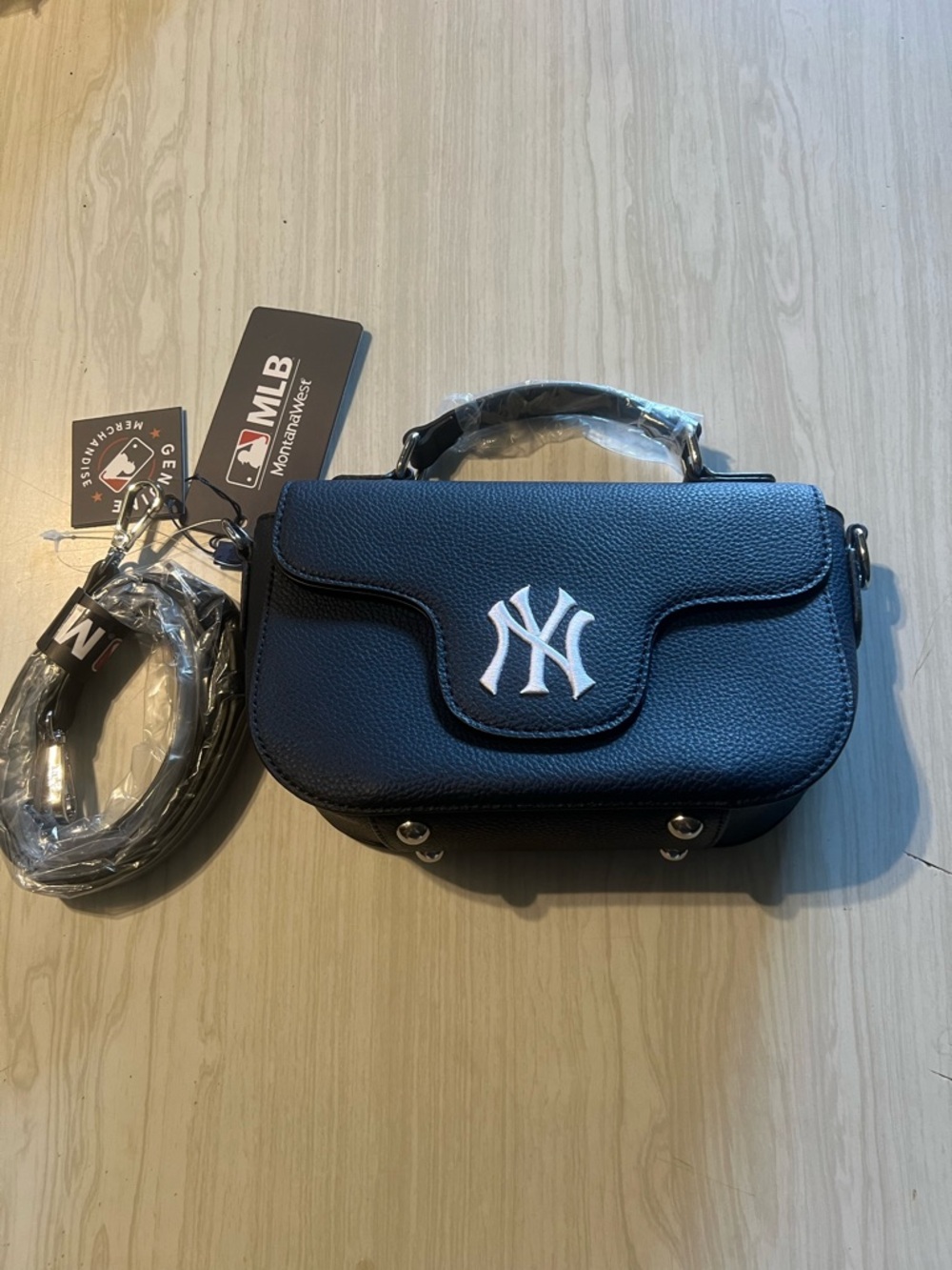 MLB New York Yankees Navy Pebbled Crossbody Bag with White Logo